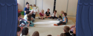 Read more about the article Grupa IV – Rodzice czytają dzieciom w przedszkolu.